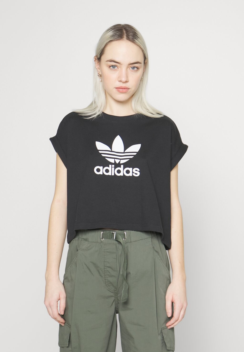 

Футболка с принтом adidas Originals, черный