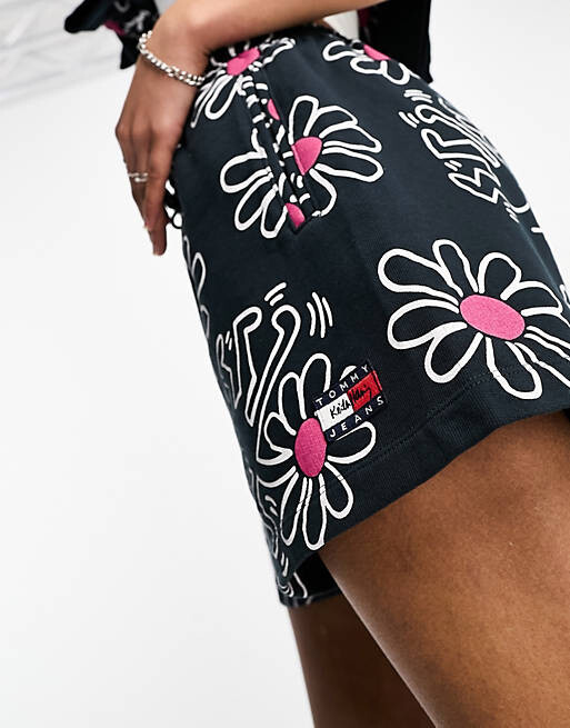 

Разноцветные шорты с танцевальными цветами Tommy Jeans x Keith Haring