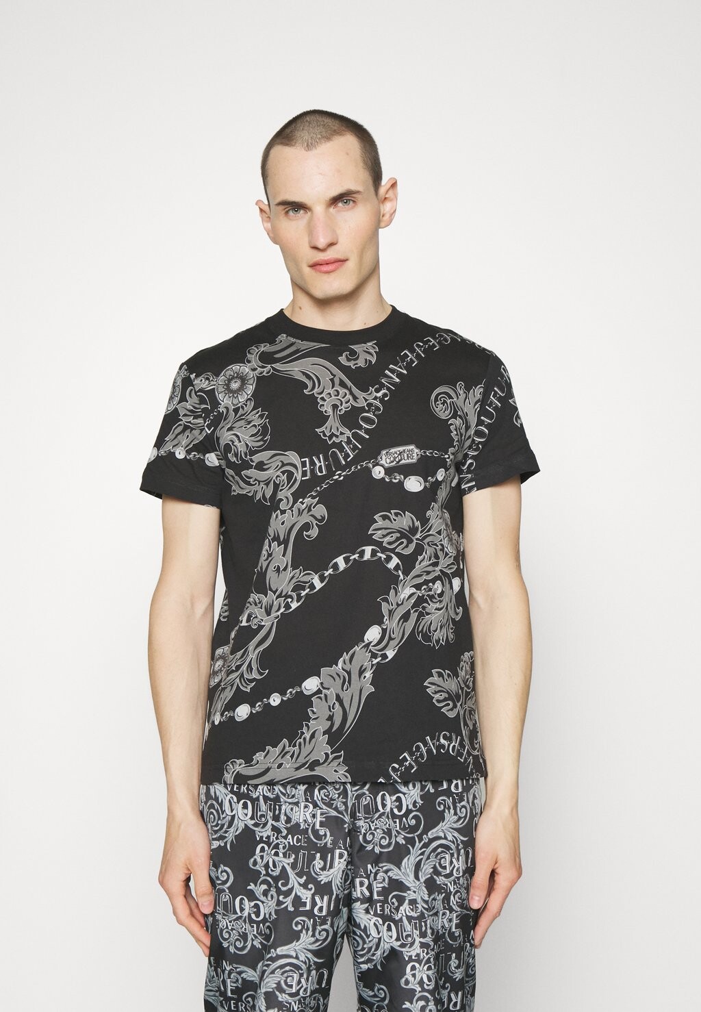 

Футболка с принтом Versace Jeans Couture, черный