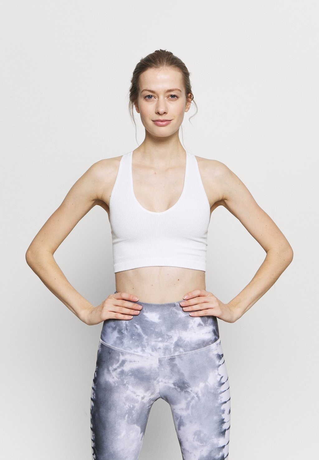 

Спортивный бюстгальтер с легкой поддержкой Free People, белый