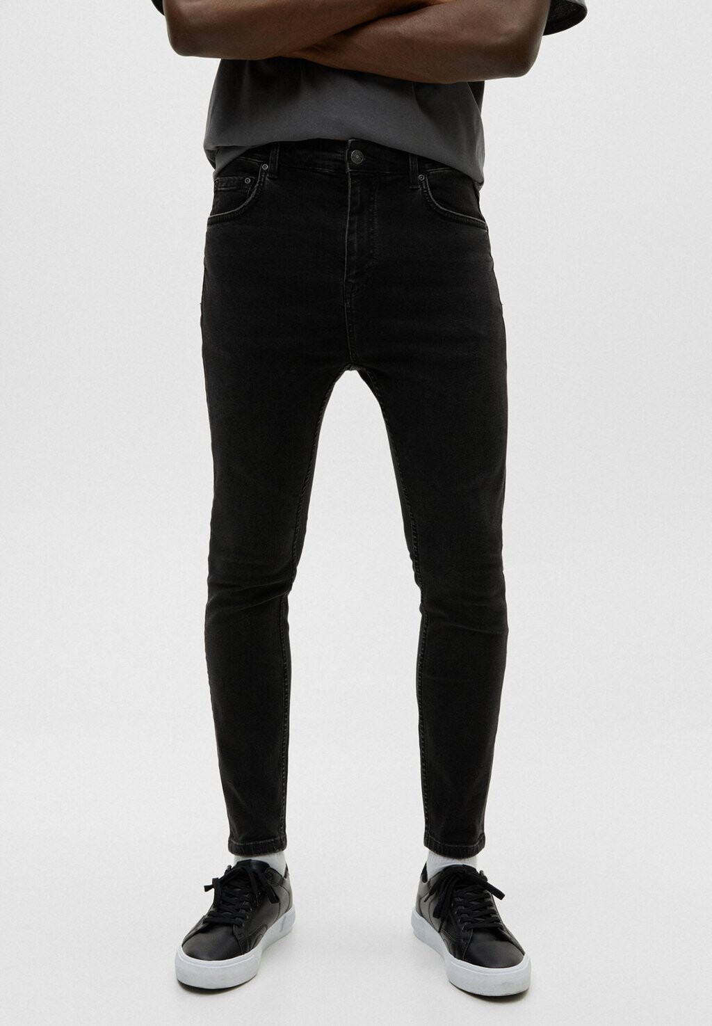 

Джинсы облегающего кроя PULL&BEAR