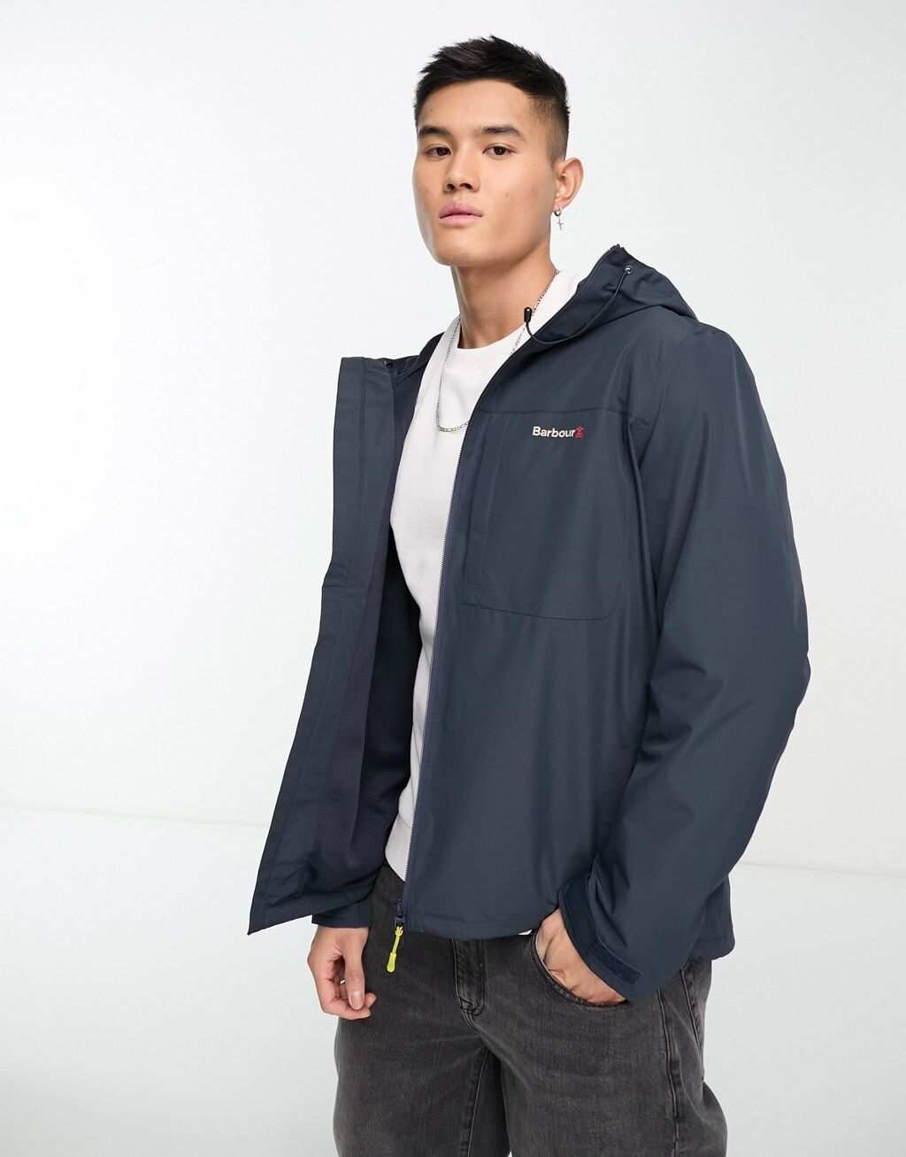 

Темно-синяя непромокаемая куртка Barbour Kenton