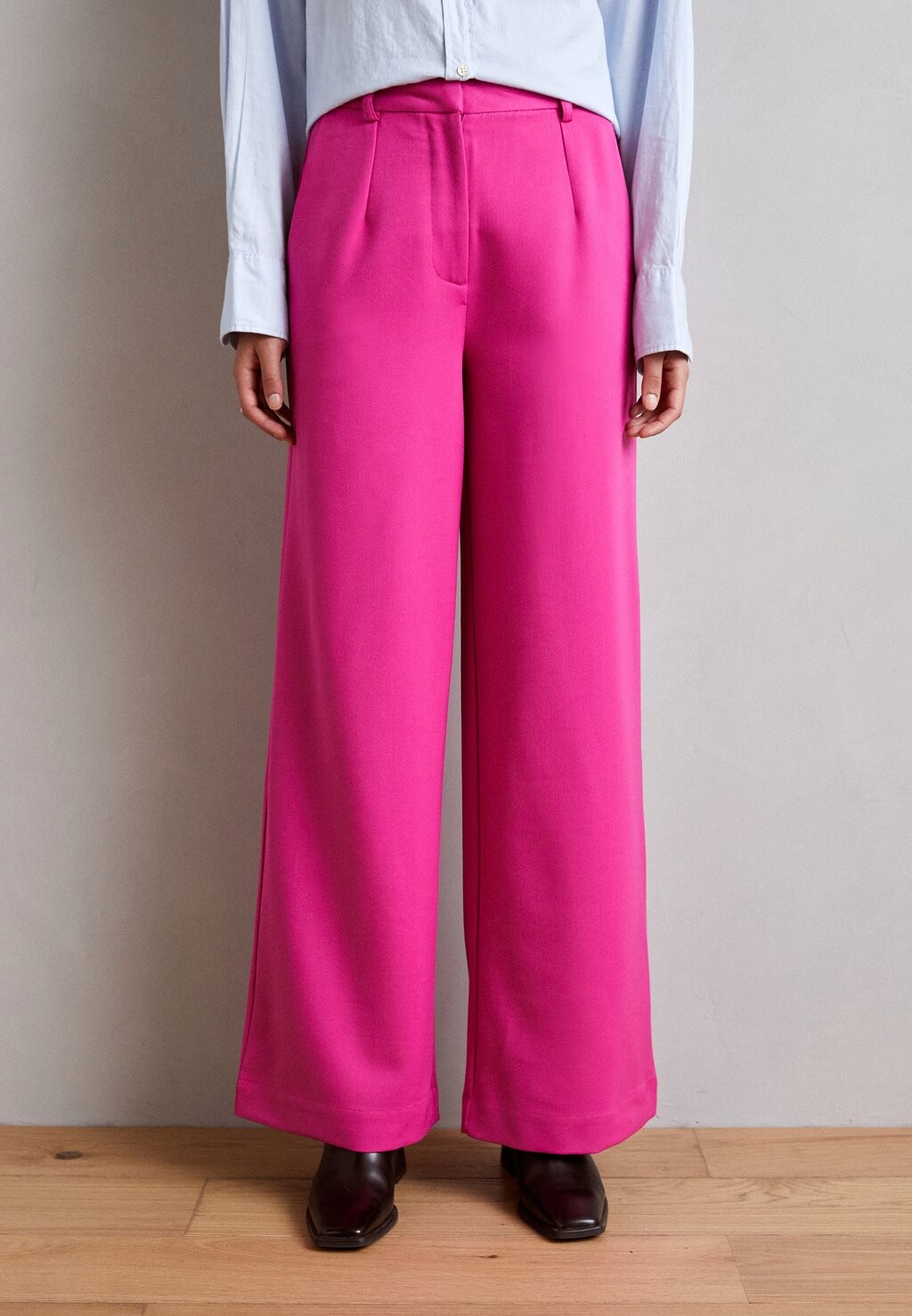 

Брюки LESSA Minimum, цвет fuchsia red