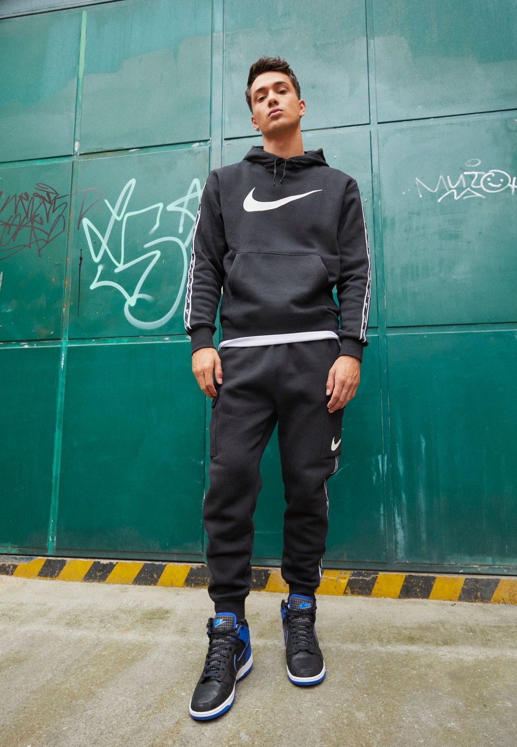 

Толстовка M NSW REPEAT SW FLC PO HOOD B Nike, черный/белый