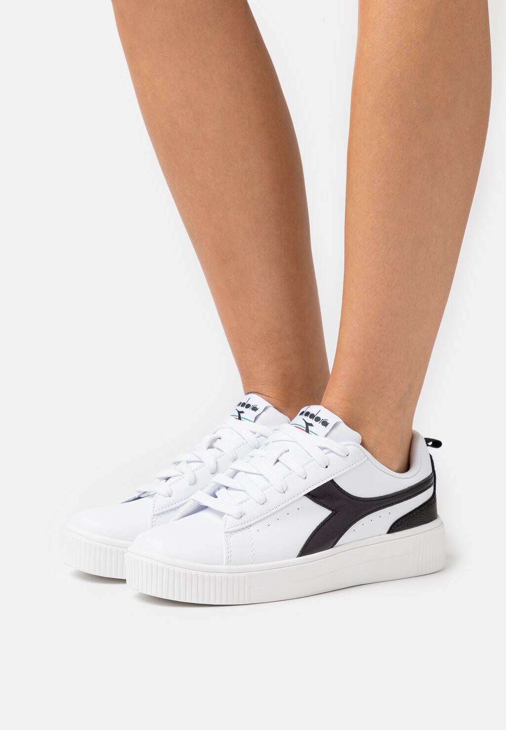 

Кроссовки Diadora