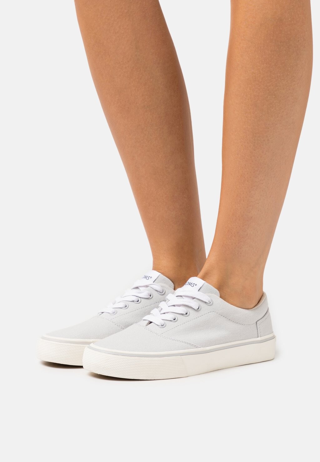 

Кроссовки TOMS