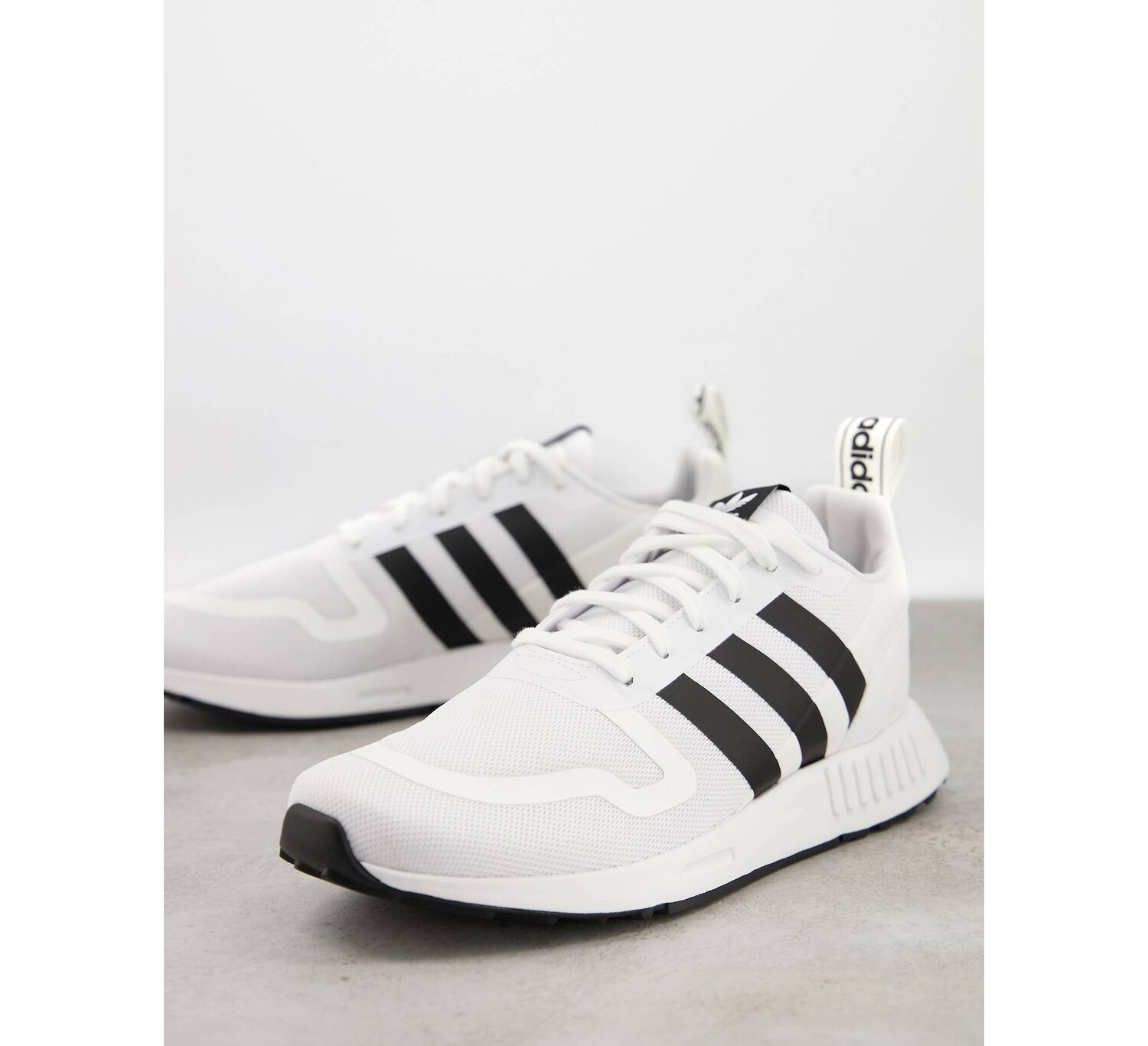 

Белые кроссовки adidas Originals Smooth Runner
