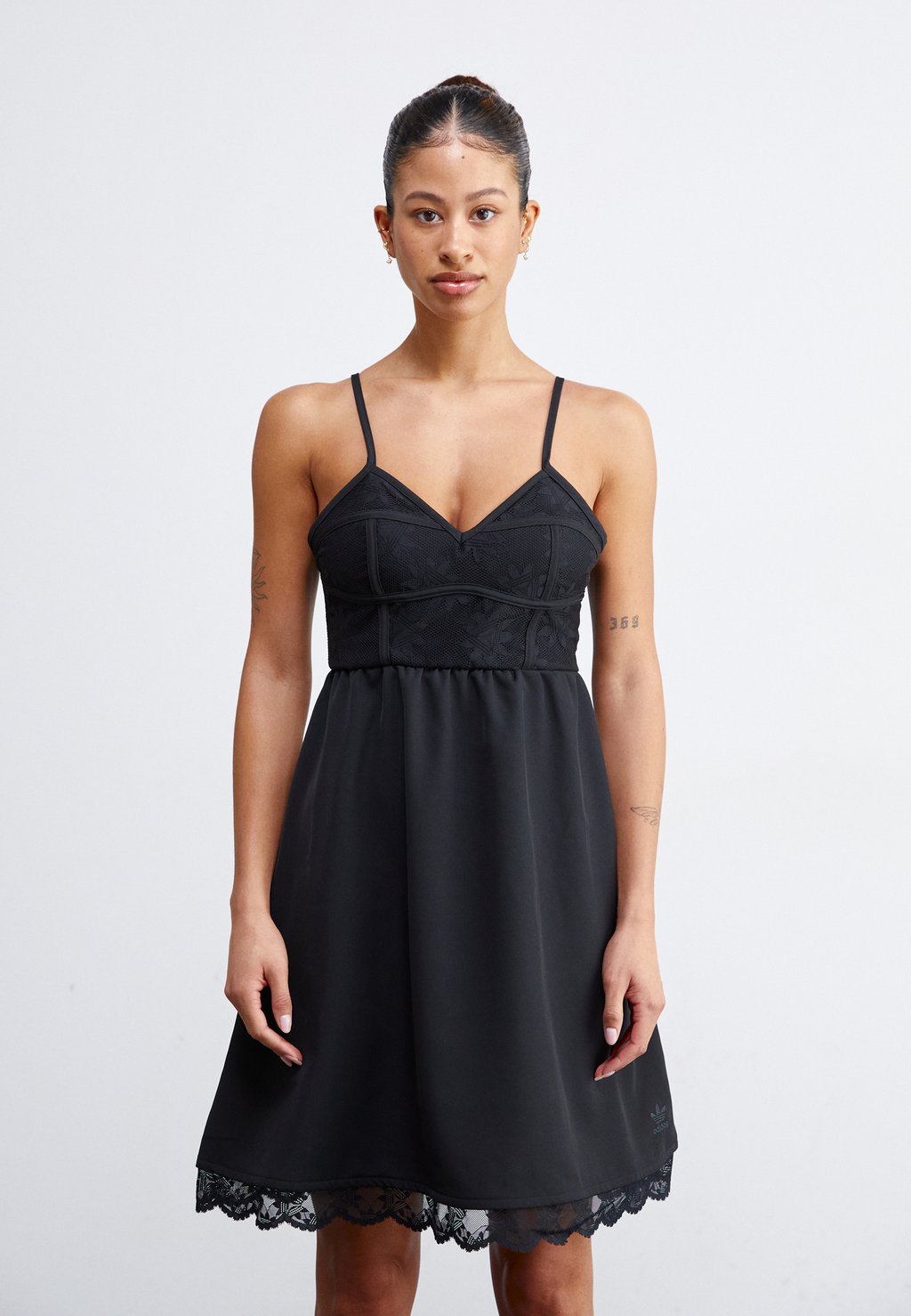 цена Элегантное платье Dress adidas Originals, черный