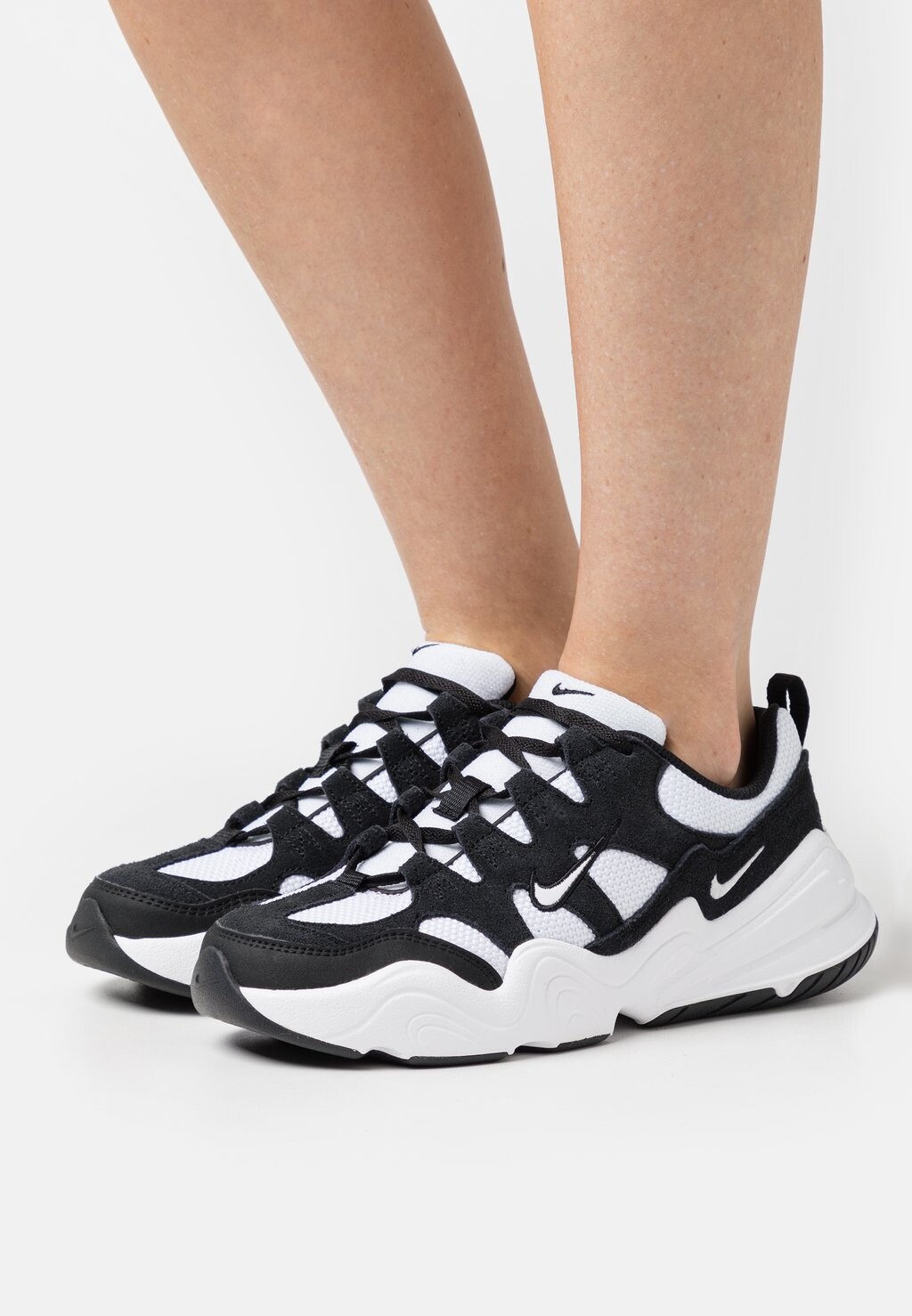 

Кроссовки Nike Tech Hera, белый / черный