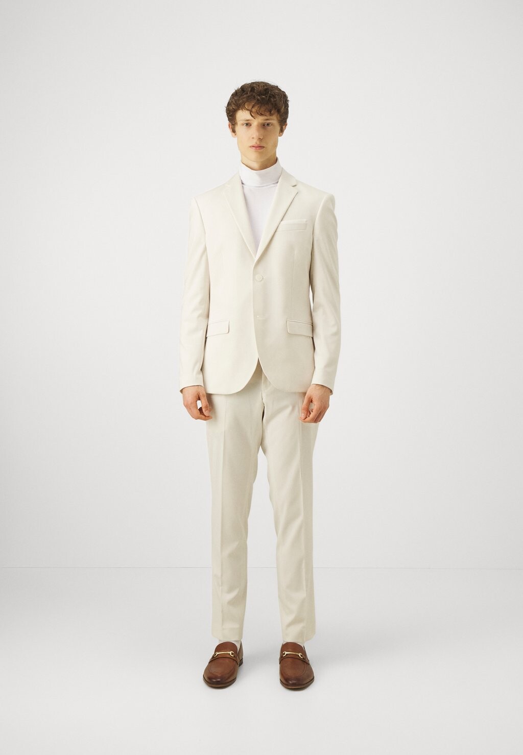 

Костюм THE FASHION SUIT NOTCH POCKET SQUARE Isaac Dewhirst, цвет ecru