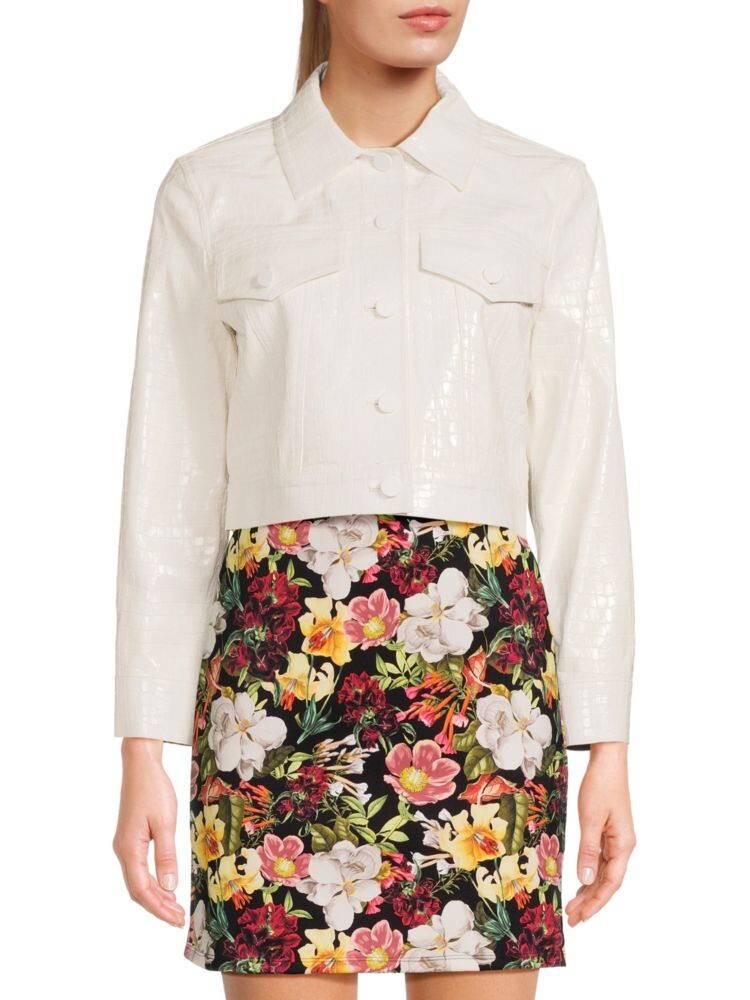 

Укороченная куртка Chloe из искусственной кожи с эффектом крокодила Alice + Olivia, белый