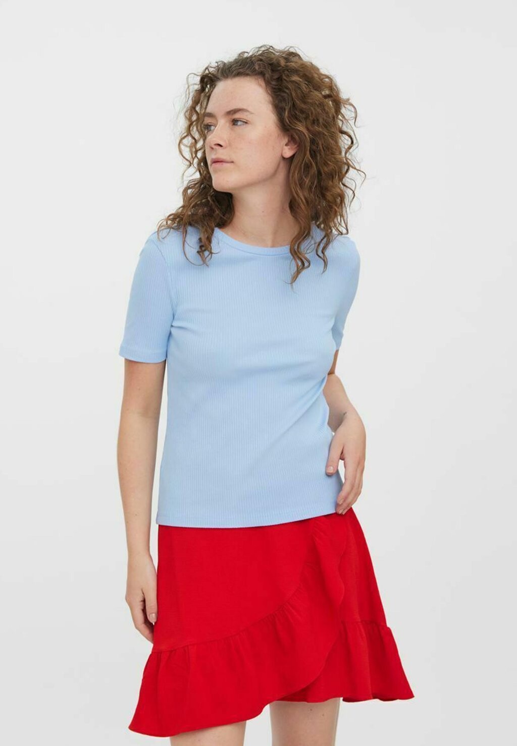 

Базовая футболка Vero Moda