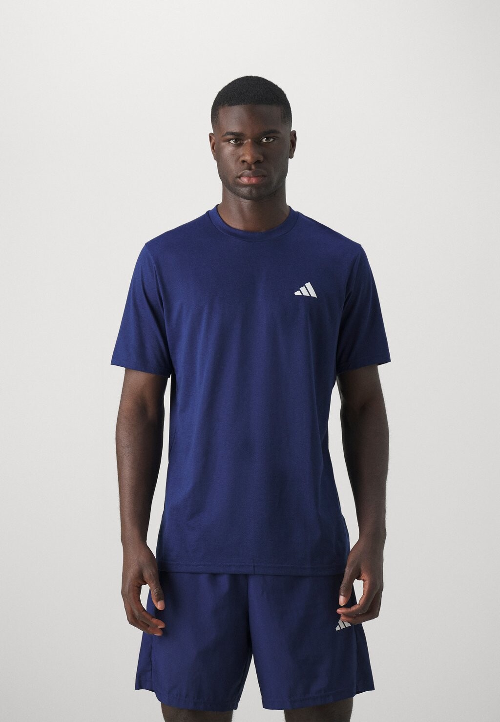 

Спортивная футболка Train Essentials Adidas, цвет dark blue/white