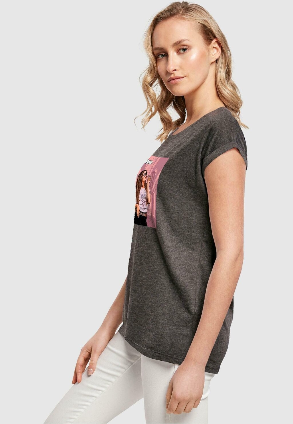 

Футболка с принтом GRAND SAN ANTONIO EXTENDED SHOULDER TEE Merchcode, серый