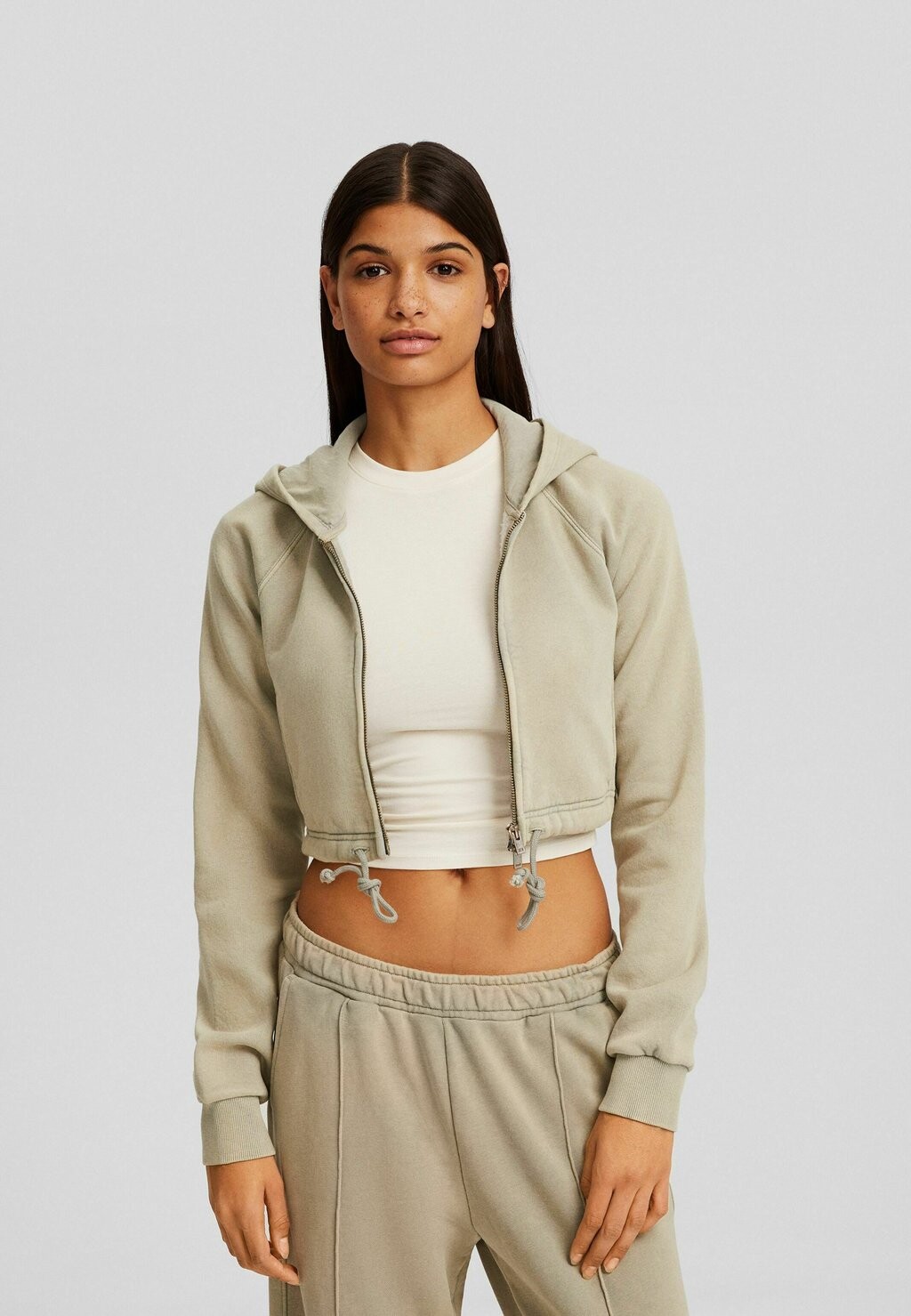 Толстовка Bershka, цвет khaki