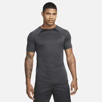 

Футболка Nike Academy, черный