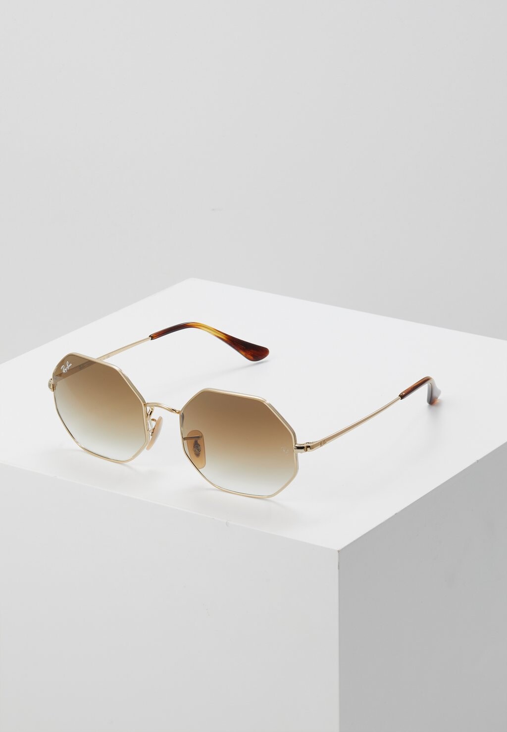 

Солнцезащитные очки Ray-Ban