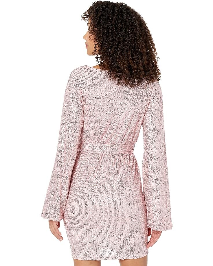 цена Платье Bebe Knit Sequin Tie Waist Dress, роза