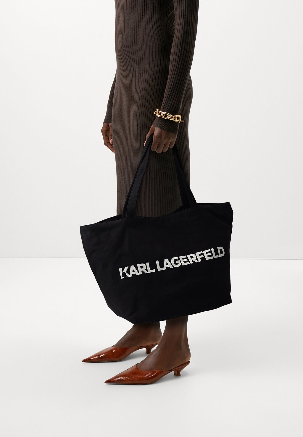 

Сумка для покупок Essential KARL LAGERFELD, черный