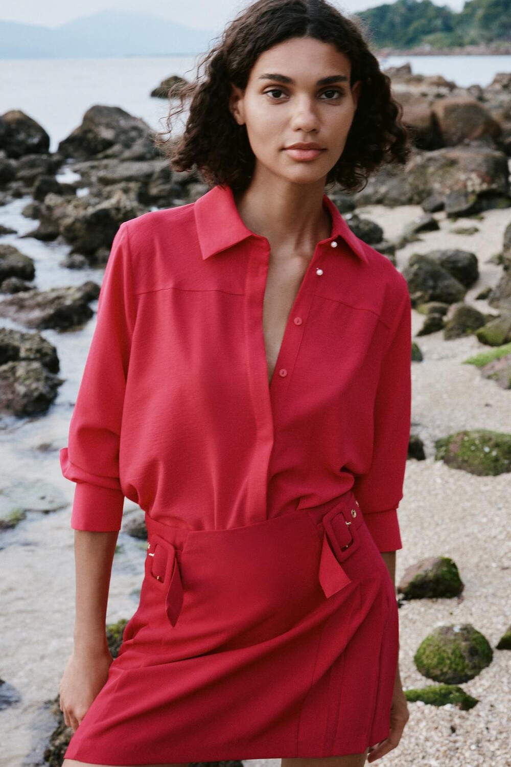 

Рубашка с пуговицами искусственный жемчуг ZARA, фуксия