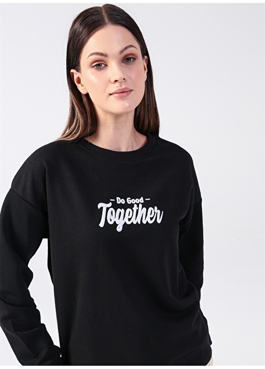 

Черная женская толстовка с принтом Fashion Friends