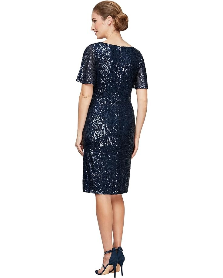 

Платье Alex Evenings Short Surplice Neckline Dress with Knot Front Detail and Flutter Sleeves, темно-синий