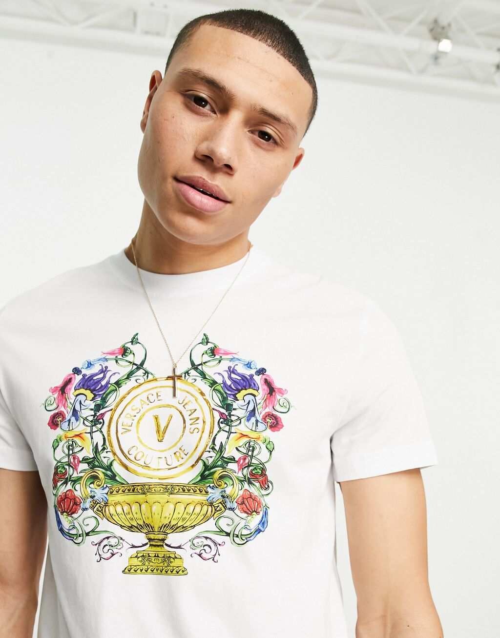 

Белая футболка Garden с логотипом Versace Jeans Couture v