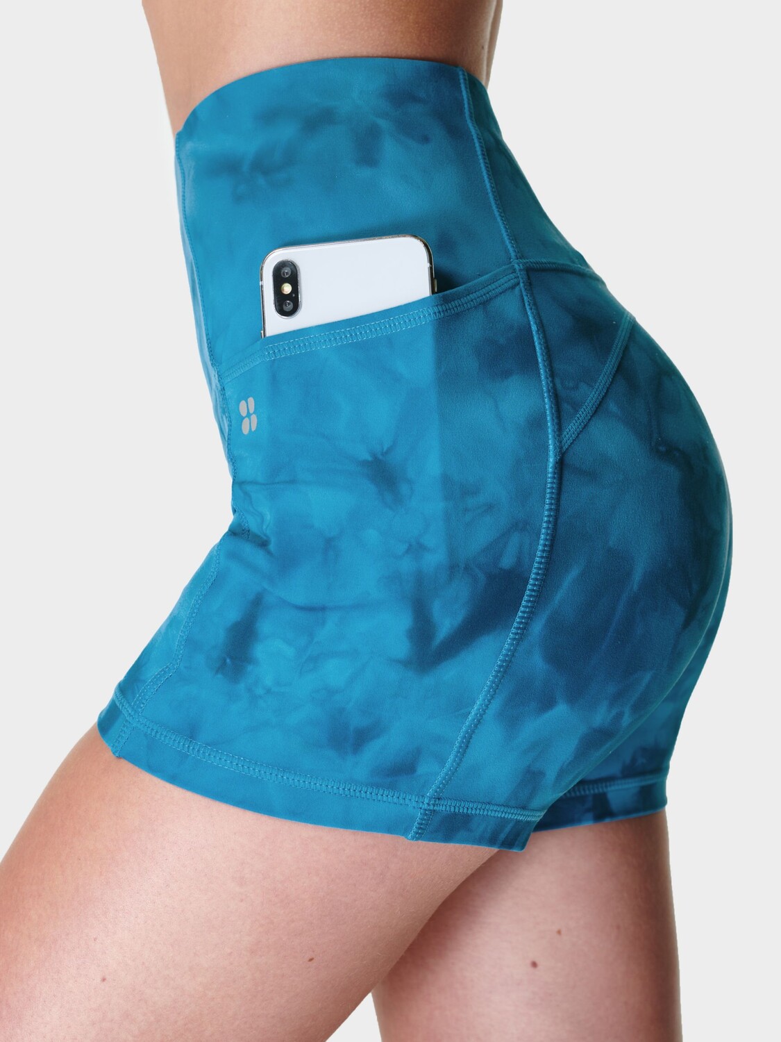 

Супермягкие шорты Sweaty Betty размером 4 дюйма, синий принт, окрашенный аэрозольной краской