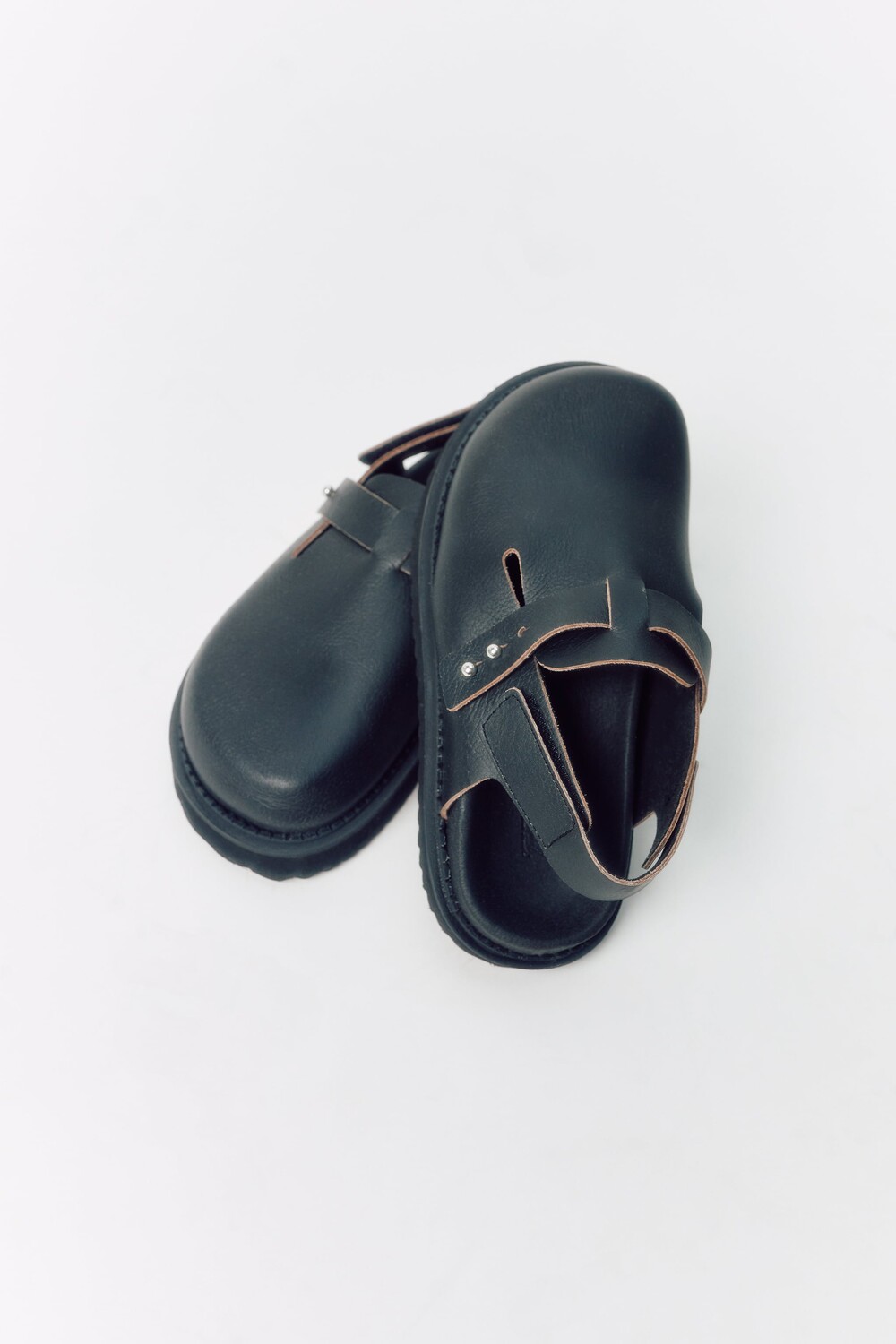 

Кожаные сабо Zara, черный