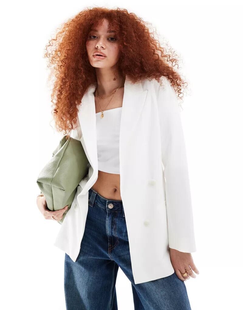 

Белый двубортный пиджак оверсайз Bershka