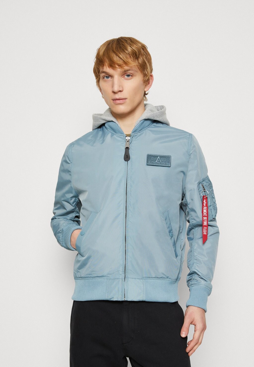 

Ветровка Alpha Industries MA-1 TT HOOD, цвет grey blue