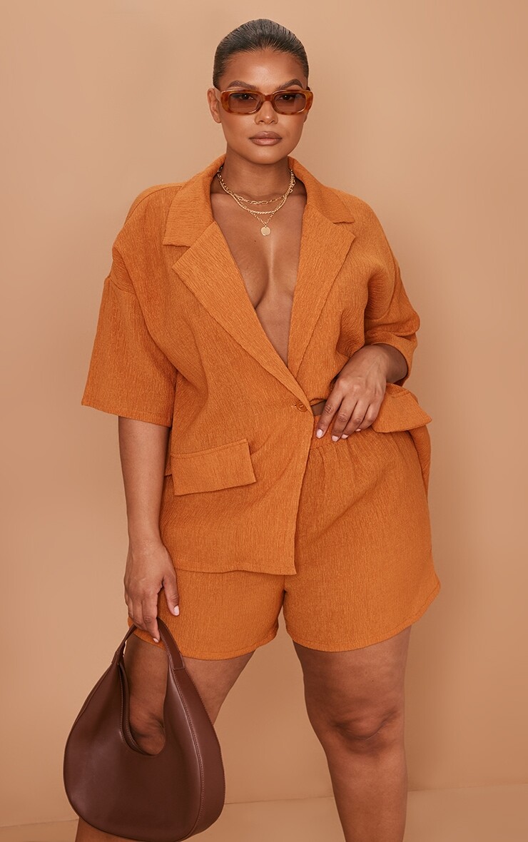 

PrettyLittleThing Рубашка с короткими рукавами и завязкой на талии Plus с фактурной льняной отделкой цвета ржавчины
