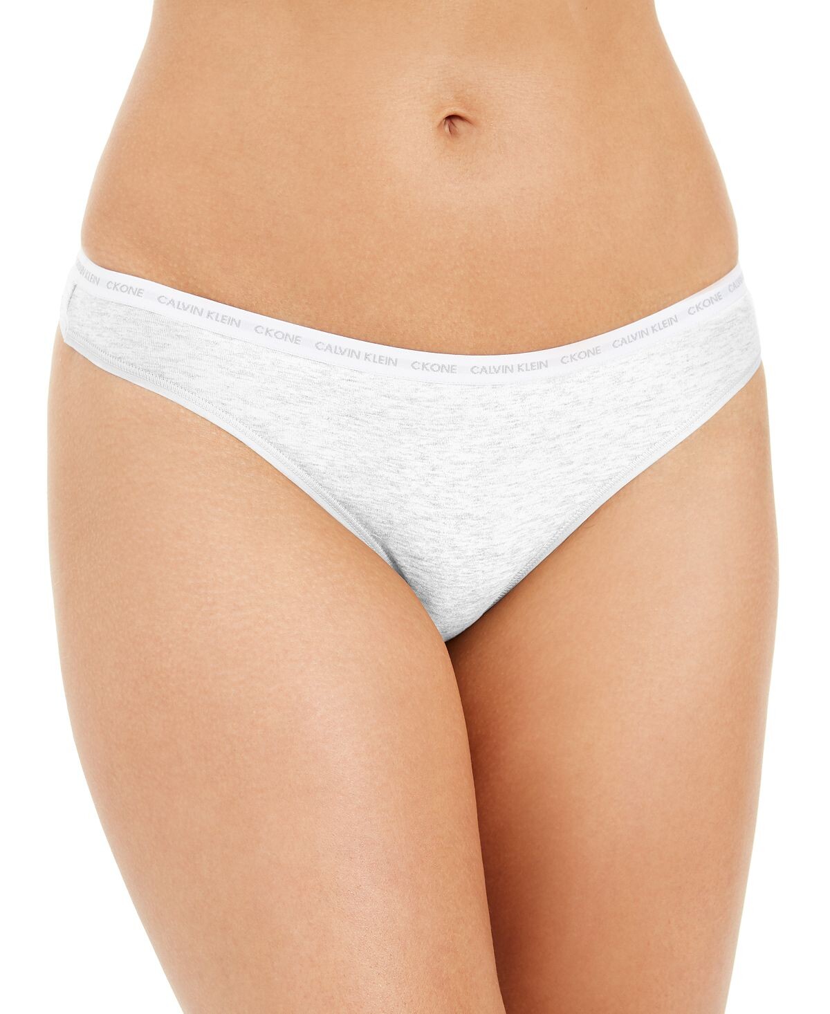 

Нижнее белье CK One из хлопка для одиночных стрингов QD3783 Calvin Klein, белый