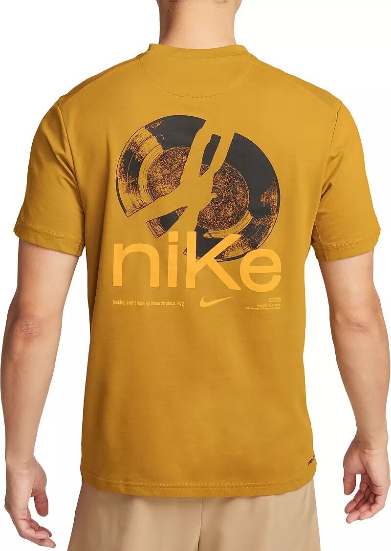 

Мужская футболка с коротким рукавом и графическим рисунком Nike Dri-FIT Studio '72