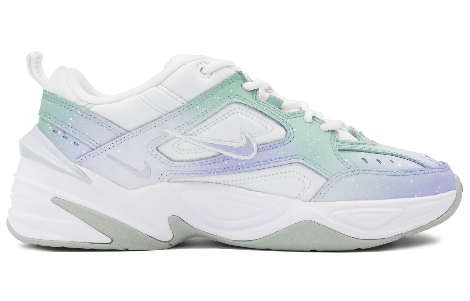 

Женские массивные кроссовки Nike M2K