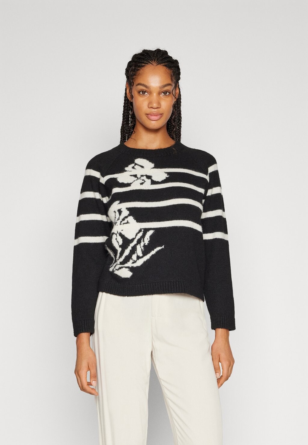 

Свитшот JDY РЕГЛАН С ОБРАЗНЫМ ВЫРЕЗОМ, цвет black detail:cloud dancer flower/stripe