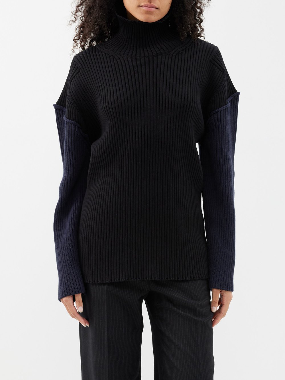 Двухцветный свитер dua в рубчик The Row, черный шорты gerhardt на резинке the row черный