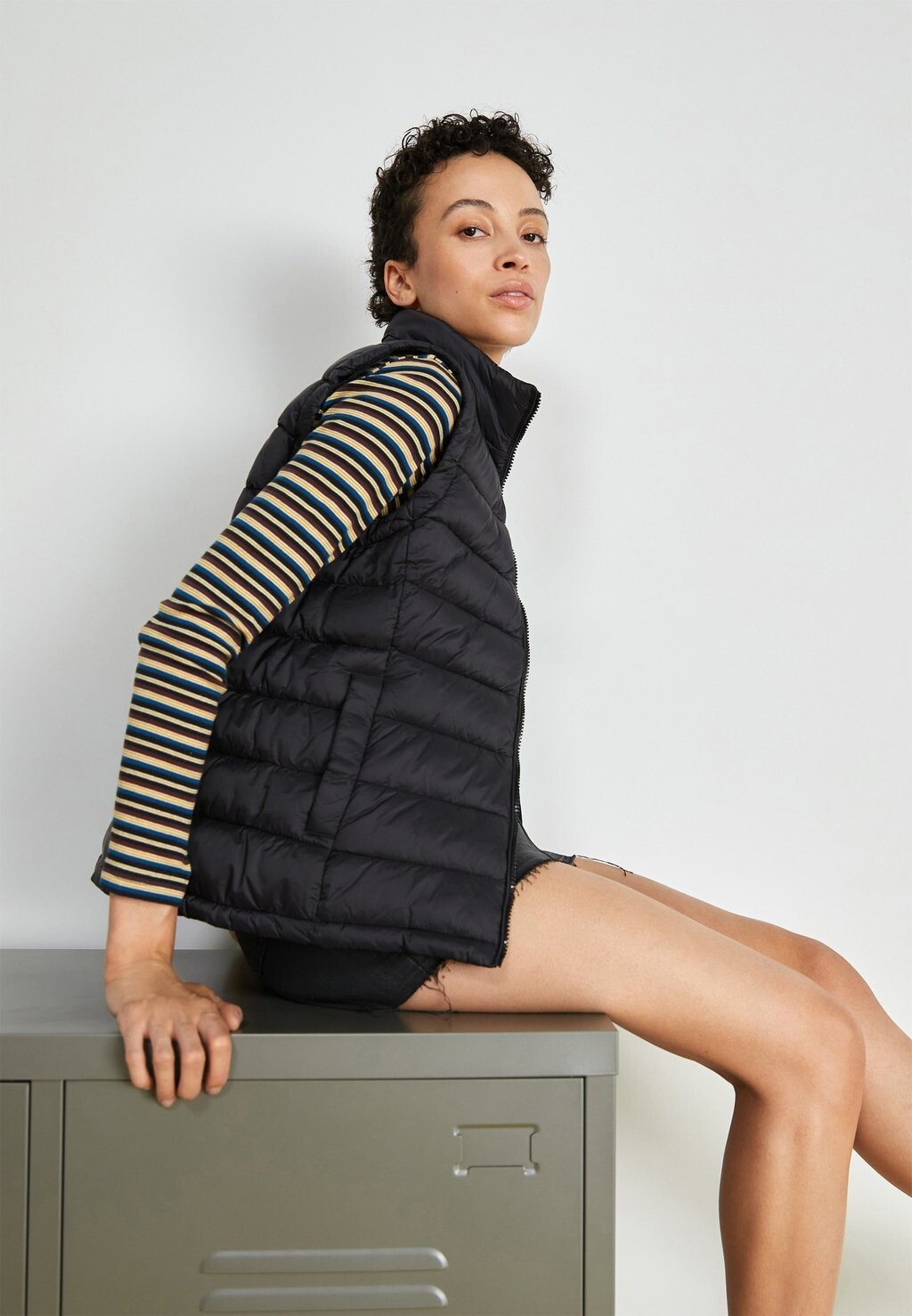 

Жилет Pepe Jeans ЖИЛЕТ МЭДДИ, черный