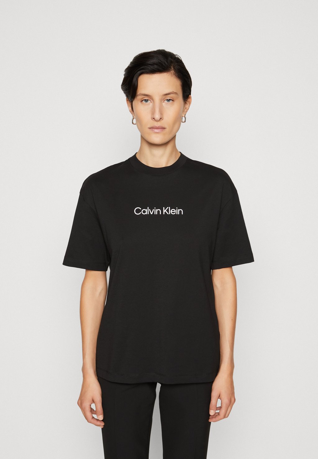 цена Базовая футболка HERO LOGO Calvin Klein, черный