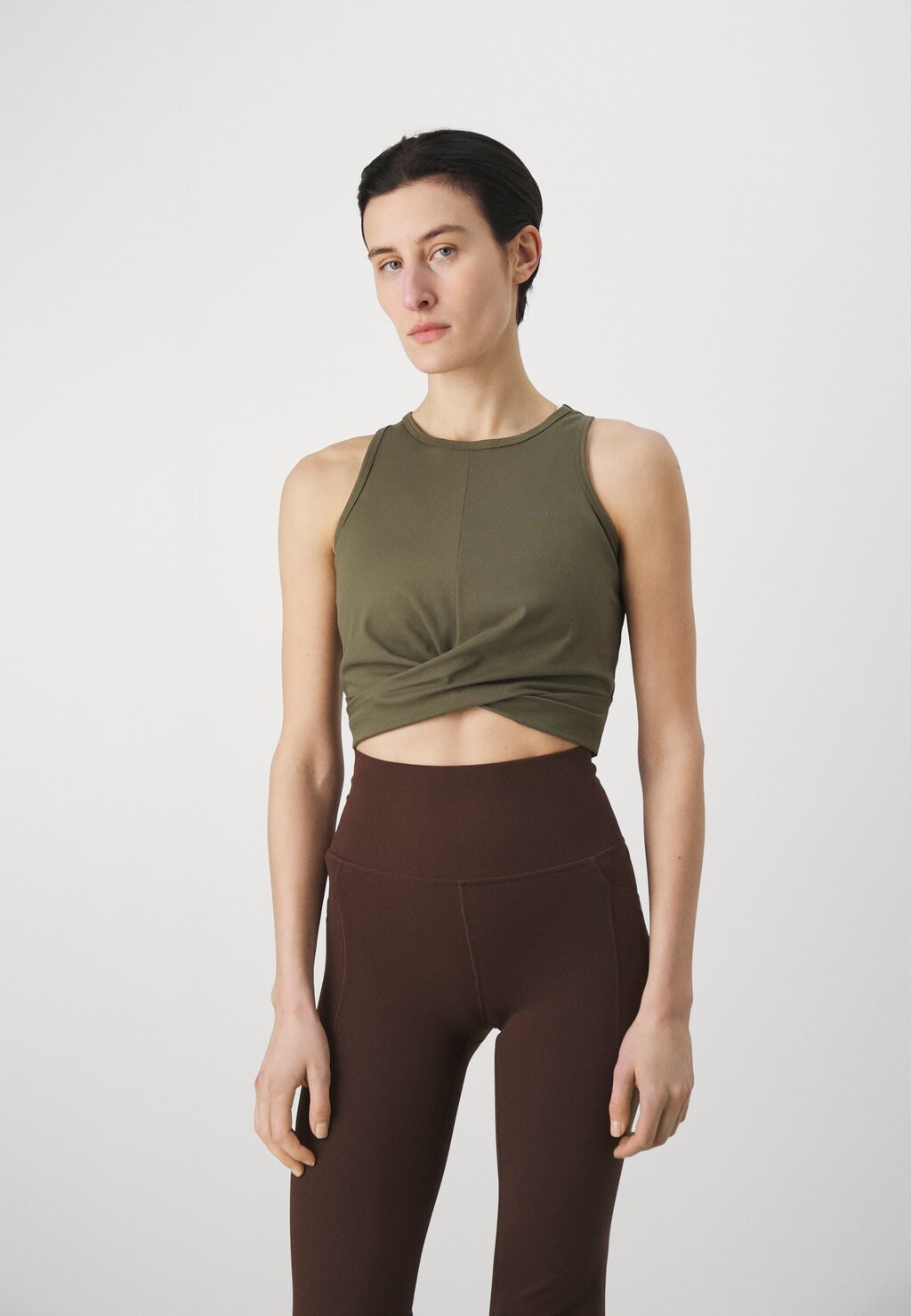 

Топ STUDIO CROSS Björn Borg, цвет olive night