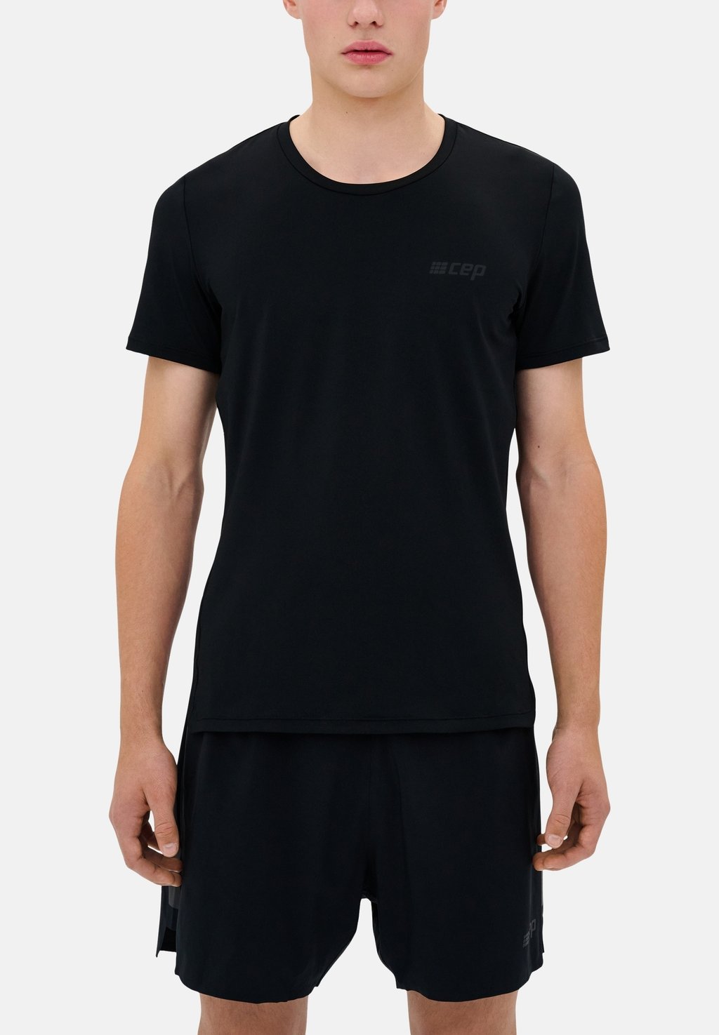 цена Спортивная футболка The Run Short Sleeve CEP, черный