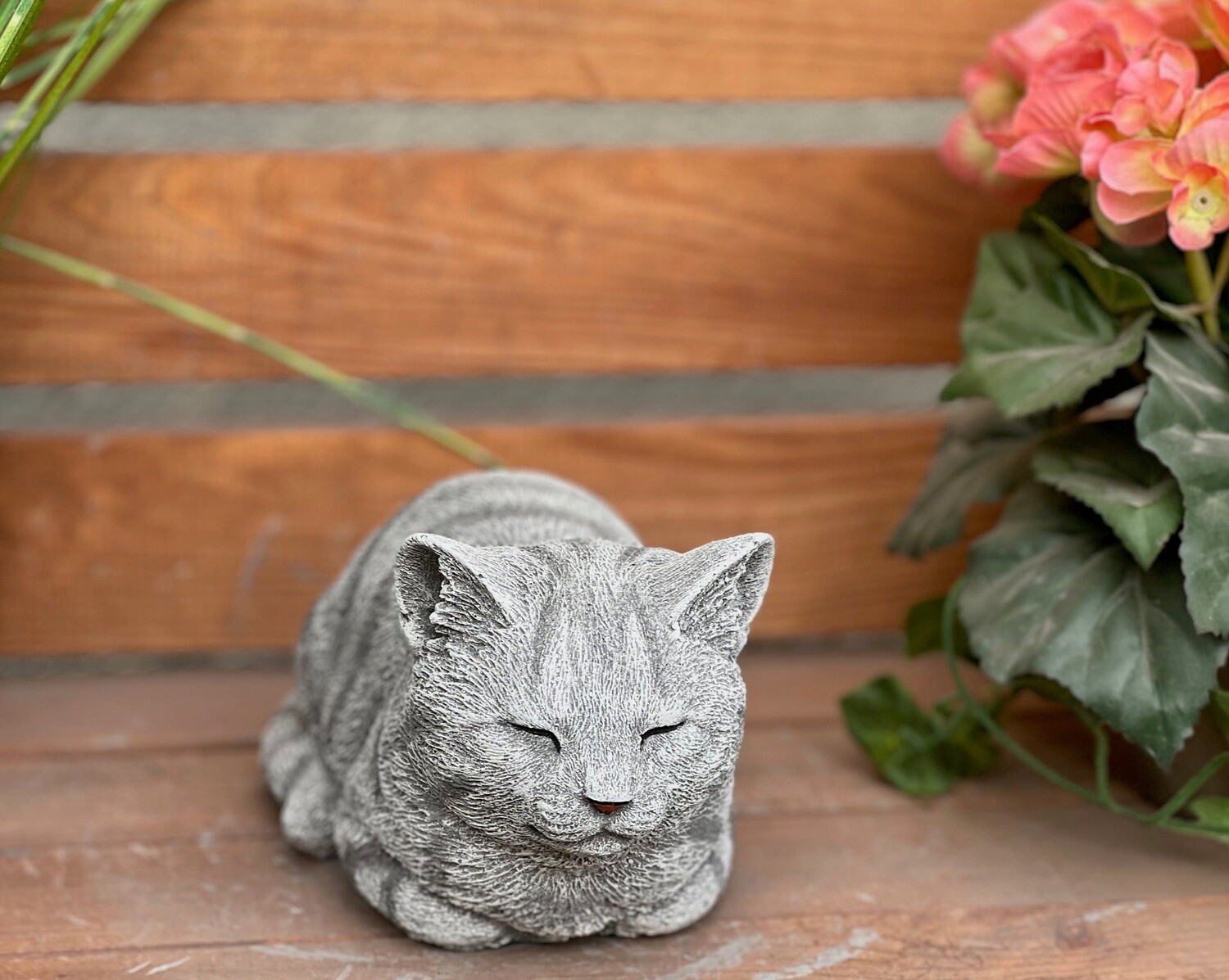 

Каменная фигурка кота Подгузник серый полосатый