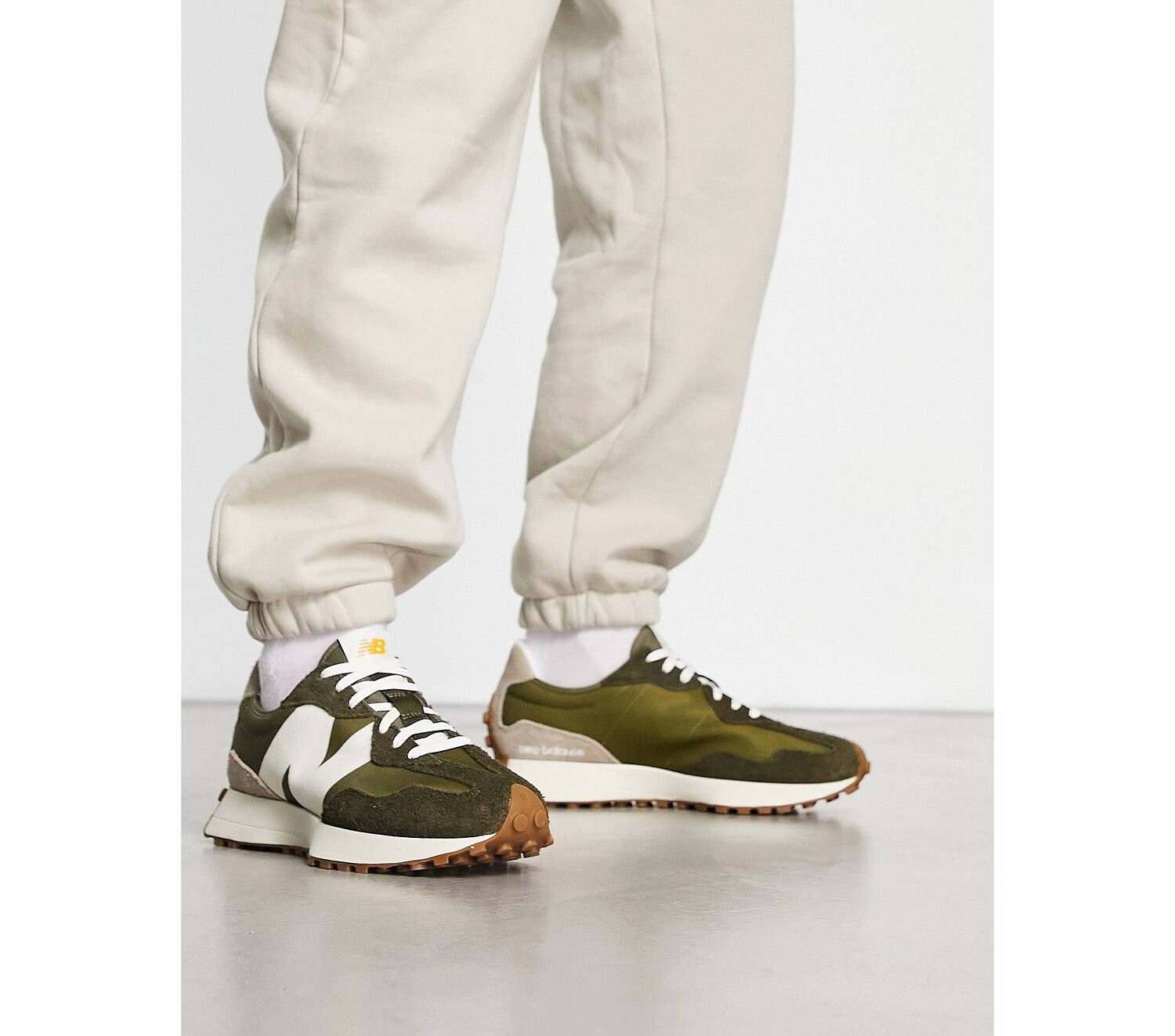 

Кроссовки New Balance 327 цвета хаки