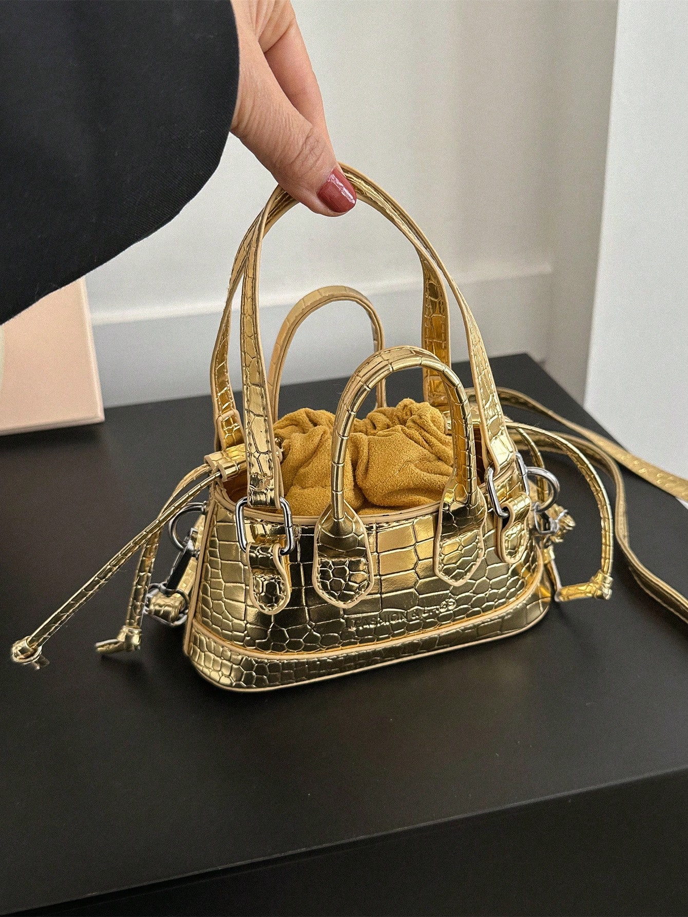Легкая деловая повседневная мини-металлическая сумка с тиснением под крокодила и шнурком, золото