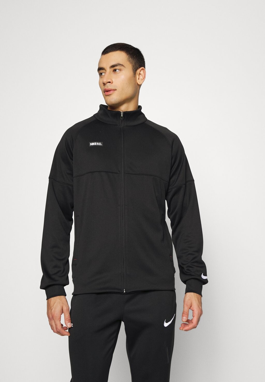 

Спортивный костюм Nike