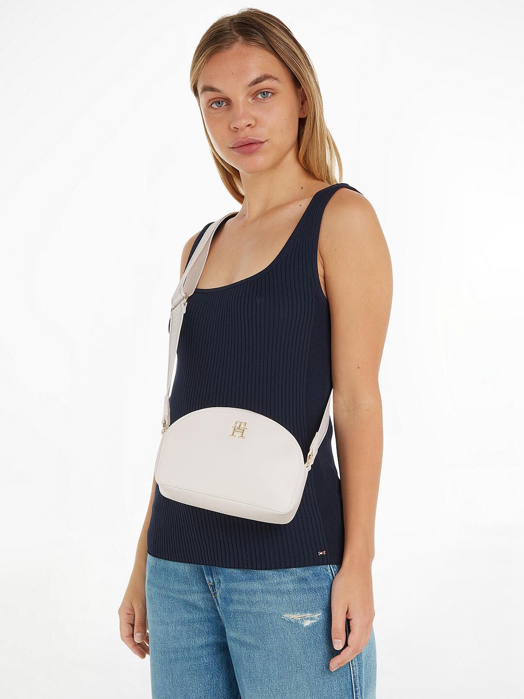 

Tommy Hilfiger Сумка через плечо Tommy Life Half Moon Camera, потертый белый