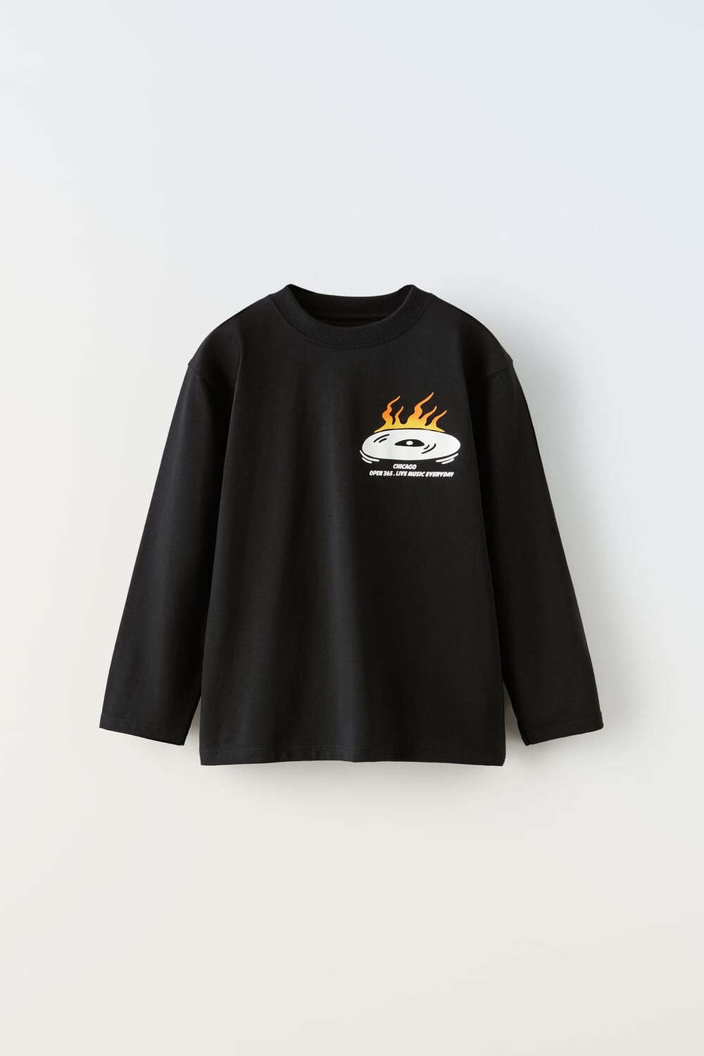 

Футболка с записью и пламяю ZARA, черный