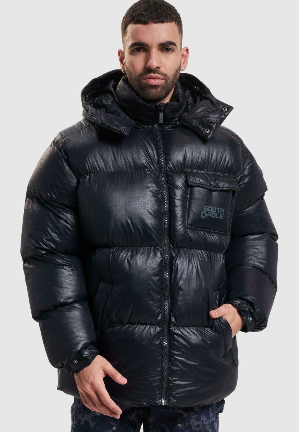 цена Зимняя куртка Southpole, черная