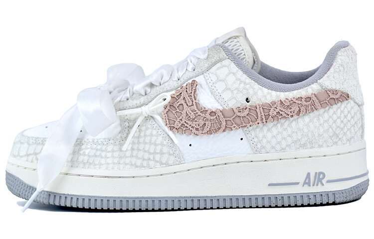 

Женские кроссовки для скейтбординга Nike Air Force 1, White