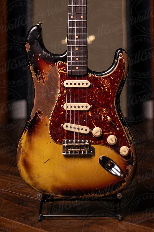 

Электрогитара Fender Custom Shop Limted Edition Roasted Alder '61 Stratocaster Super Heavy Relic - Aged 3-Tone Sunburst